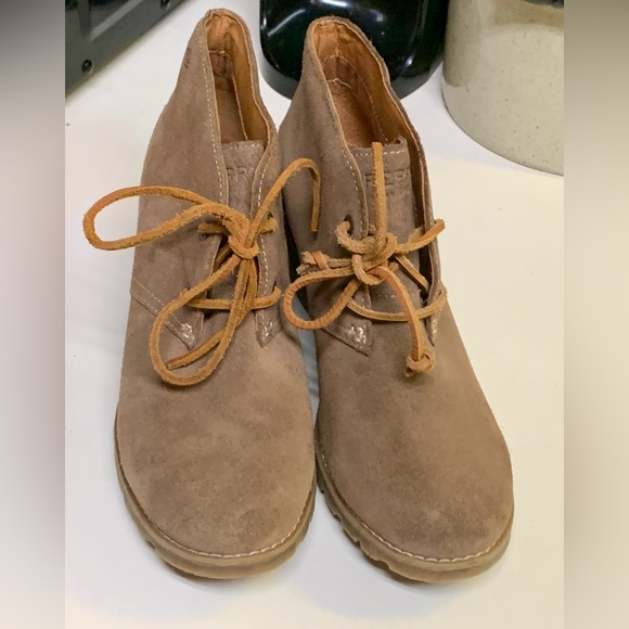 Women’s 7 M Sperry Topsider STELLA Tan Suede Wedge Ankle Boots - Picture 4 of 16